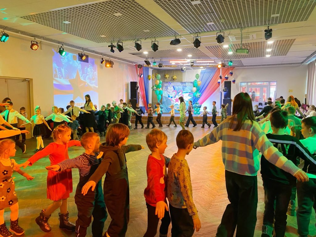 Семейная праздничная программа "День защитника Отечества"